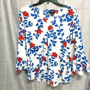 Floral bell sleeve blouse